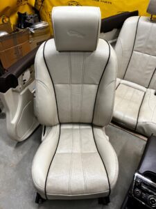 FOTELE SKÓRZANE EKRANY WENTYLACJA BOCZKI PODŁOKIETNIK JAGUAR XJ X351 EU