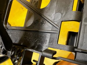 UCHWYT MOCOWANIE STEROWNIKA ZAWIESZENIA PORSCHE PANAMERA 970 I LIFT