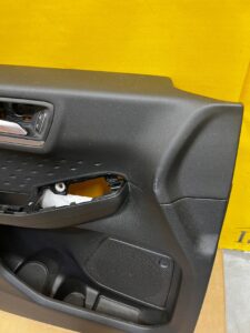 TAPICERKA BOCZEK DRZWI PRZÓD LEWY FORD KUGA MK3 TITANIUM LINE