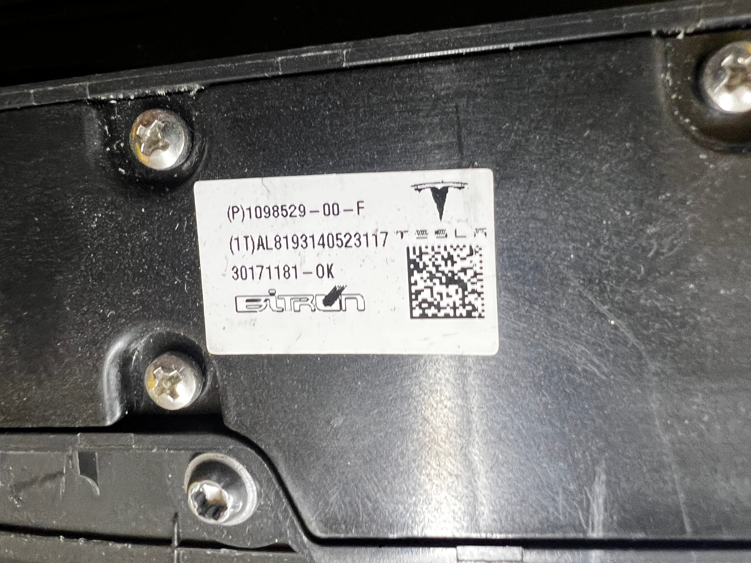 OSŁONA PANEL STEROWANIA FOTELA PRZÓD LEWY TESLA MODEL 3 PRZEDLIFT