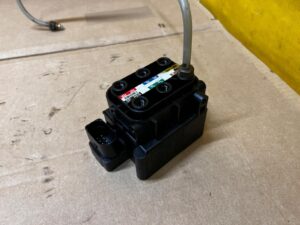 ROZDZIELACZ ZAWÓR ZAWIESZENIA NIVO AIRMATIC MERCEDES GL X166