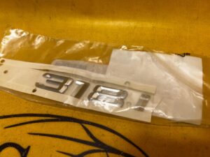 EMBLEMAT NAKLEJKA 318i BMW 3 E91 NOWY OEM