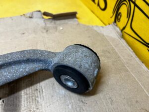 WAHACZ TYŁ TYLNY LEWY GÓRNY CHEVROLET CORVETTE C5 97-04