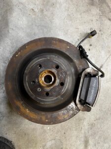 ZWROTNICA TARCZA ZACISK TYŁ PRAWY MERCEDES GL X166 4.7 V8 4MATIC