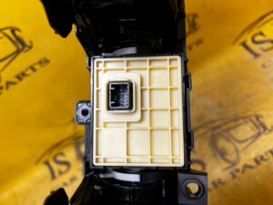 KRATKA NAWIEWU ŚRODKOWA DESKI KONSOLI PRZÓD PRZEDNIA TOYOTA HILUX VIII 8