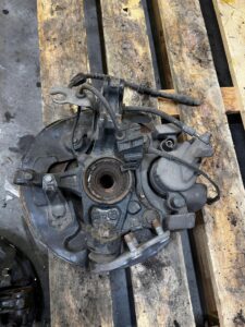 ZWROTNICA TARCZA ZACISK PRZÓD LEWY PEUGEOT 3008 II 5008 II