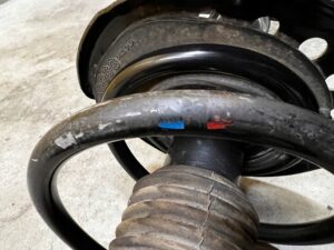 AMORTYZATOR PRZEDNI PRZÓD NISSAN LEAF I ZE0