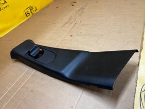 POSZYCIE OSŁONA SŁUPKA ŚRODKOWEGO B LEWY INFINITI Q30 MERCEDES A W176