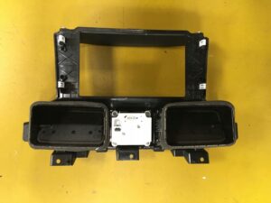 RAMKA EKRANU KRATKI NAWIEWU ZEGAREK INFINITI Q70 M