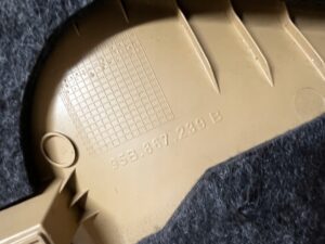 POSZYCIE OSŁONA OBUDOWA SŁUPKA ŚRODKOWEGO B LEWY PORSCHE MACAN 95B