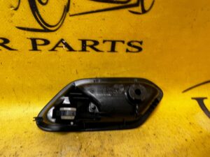 KLAMKA WEWNĘTRZNA PRAWY PRZÓD DACIA SANDERO III 2023R