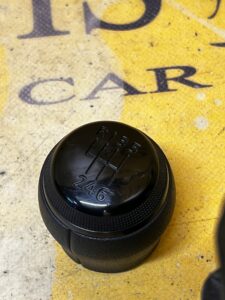 GAŁKA WYBIERAKA SKRZYNI BIEGÓW 6 BIEGOWA DACIA SANDERO STEPWAY III 2023R