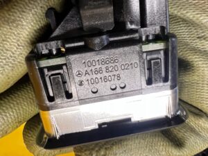 PANEL PRZEŁĄCZNIK OKNA DACHOWEGO SZYBERDACHU MERCEDES GL X166