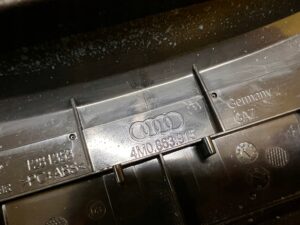 OSŁONA NAKŁADKA TYLNA PODŁOKIETNIKA ŚRODKOWEGO SKÓRA AUDI SQ7 Q7 4M0