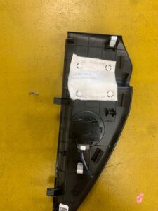 PRAWA OSŁONA BOCZEK DESKI KONSOLI KIA SORENTO III