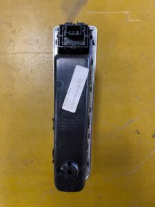 PRZYCISK ZAMYKANIA DRZWI PRAWY JAGUAR XF X260