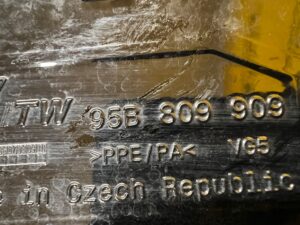 KLAPKA WLEWU PALIWA PORSCHE MACAN 95B L041 BENZYNA