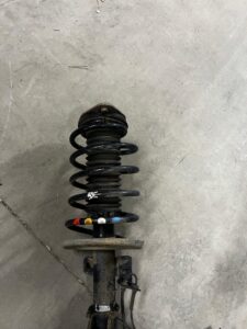 NOGA AMORTYZATOR ZWROTNICA PRZÓD LEWY LEWA PEUGEOT 308 II T9 1.6 E-HDI EU