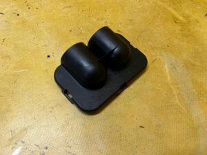 UCHWYT MOCOWANIE PRZEWODU AKUMULATORA MERCEDES GL X166