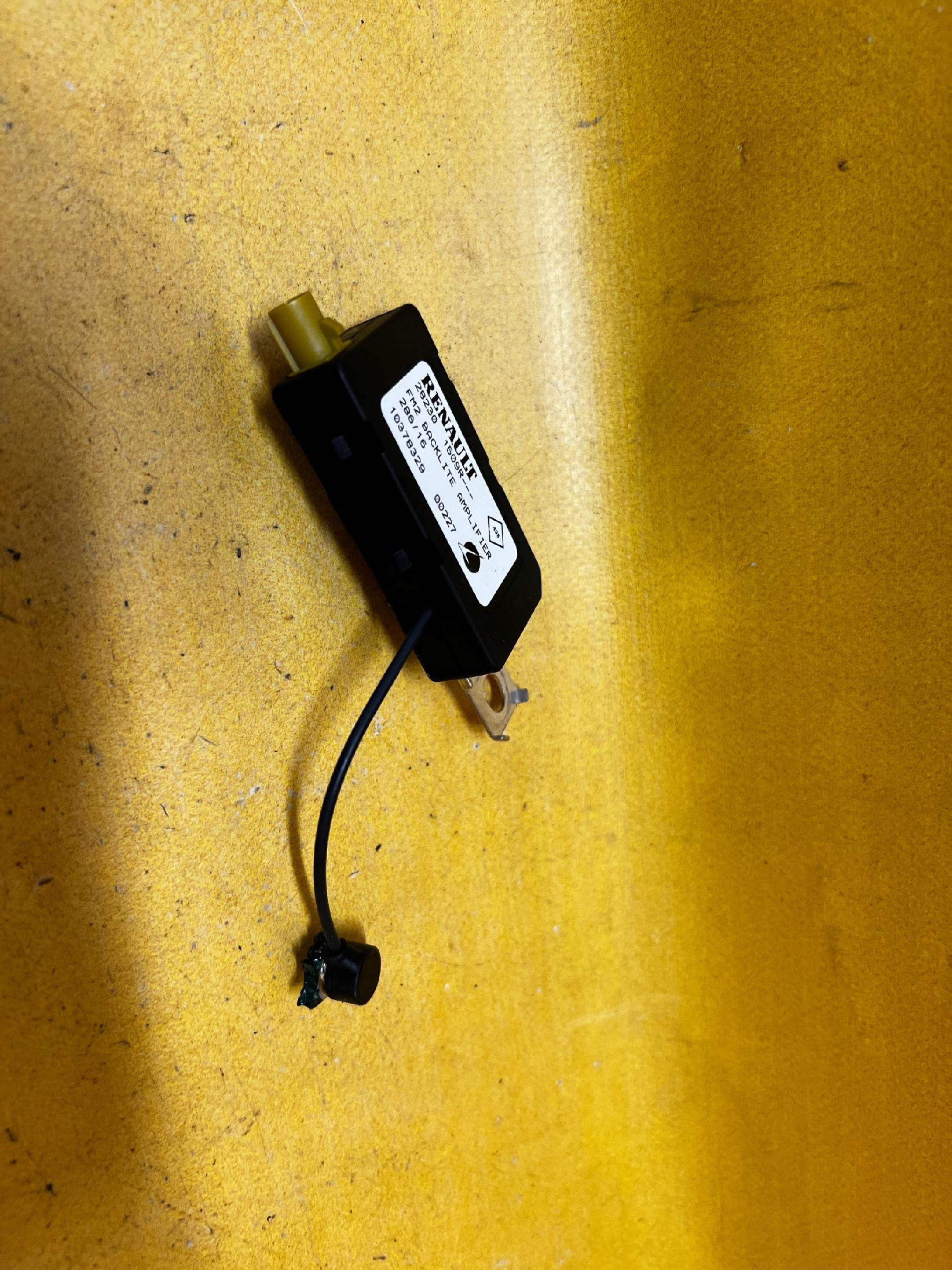 WZMACNIACZ ANTENTY MODUŁ RENAULT MEGANE SCENIC IV