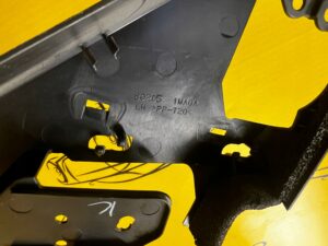 LISTWA RAMKA SZYBY DRZWI PRZÓD PRAWA PRAWY INFINITI M25 M35 M37 M45 M56 Q70