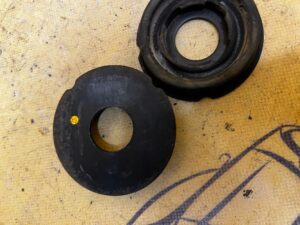 TULEJA SANEK TYLNYCH LEXUS RX 450H III 3 AL10