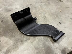 KANAŁ NAWIEW TUNEL POWIETRZA TYŁ LEWY AUDI A8 D4