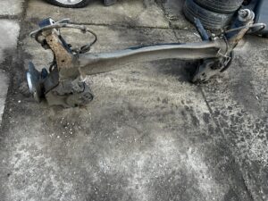 KOMPLET BELKA OŚ ZAWIESZENIE HAMULCE TYŁ TYLNA PEUGEOT 308 II T9 2014R EU