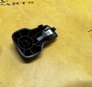 OSŁONA ZAŚLEPKA MOCOWANIA PASA BEZPIECZEŃSTWA PRZÓD PRAWY FORD BRONCO 21-