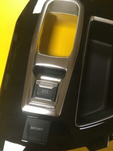 RAMKA WYBIERAKA AUTOMAT PEUGEOT 3008 II START STOP