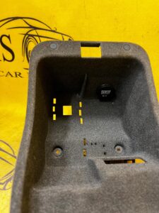 WNĘKA SCHOWKA TUNELU PODŁOKIETNIKA PORSCHE CAYENNE II 7P5