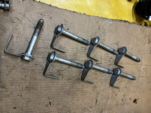 7 X ŚRUBA M16X135 FORD BRONCO 21-