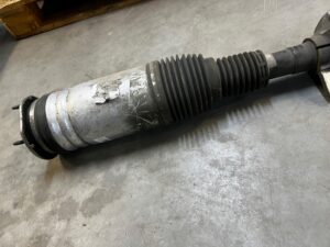 AMORTYZATOR MIECH LEWY PRZÓD LR L462 DISCOVERY V