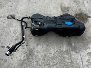 ZBIORNIK PALIWA BAK BAKU POMPA BMW SERIA 5 G30 RWD 3.0 DIESEL 530D
