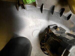 OSŁONA BOCZEK DESKI KONSOLI PRAWY BMW F40