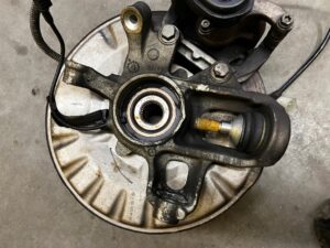 ZWROTNICA TARCZA ZACISK TYŁ LEWY MERCEDES GL X166 4.7 V8 4MATIC