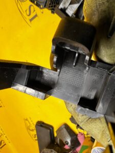 OSŁONA ZAŚLEPKA SZYNY PROWADNICY FOTELA PRAWA LAND ROVER DISCOVERY 5 V L462