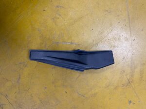 OSŁON LISTWA BOCZKA DRZWI PRZÓD PRAWY INFINITI Q70