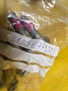 4 X ŚRUBA PIASTY KOŁA PRZÓD BMW 5 E39 E60 6 E63 E64 7 E65 Z8 E52 NOWA OEM