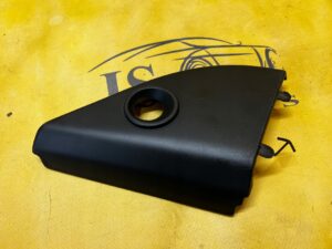 OSŁONA ZAŚLEPKA TRÓJKĄT DRZWI PRZÓD LEWY DACIA DUSTER II 2