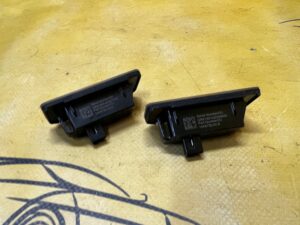 2 X LAMPKA PODŚWIETLENIE TABLICY REJESTRACYJNEJ TESLA MODEL 3 PRZEDLIFT