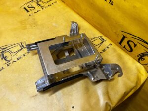 WSPORNIK UCHWYT MOCOWANIE MODUŁU STEROWNIKA AUDIO RADIA MERCEDES CLS W218