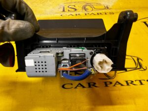 SCHOWEK KONSOLI ŚRODKOWEJ GNIAZDO PORT USB HDMI SIM RANGE ROVER VELAR L560