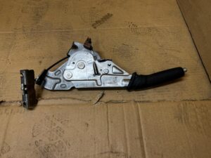 DŹWIGNIA RĄCZKA HAMULCA RĘCZNEGO TOYOTA AURIS II