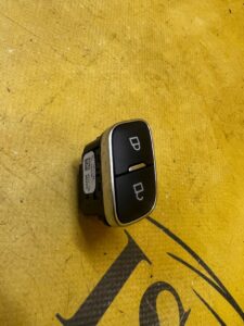 PRZYCISK PRZEŁĄCZNIK CENTRALNEGO ZAMKA DRZWI PRZÓD LEWY FORD ESCAPE MK4