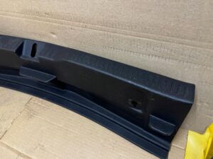 LISTWA OSŁONA PROGU BAGAŻNIKA PASA TYŁ TYLNEGO TOYOTA AURIS II HB