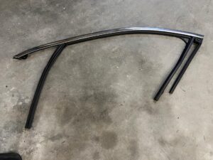 RAMKA USZCZELKA DRZWI PRZÓD LEWY FORD ESCAPE MK4