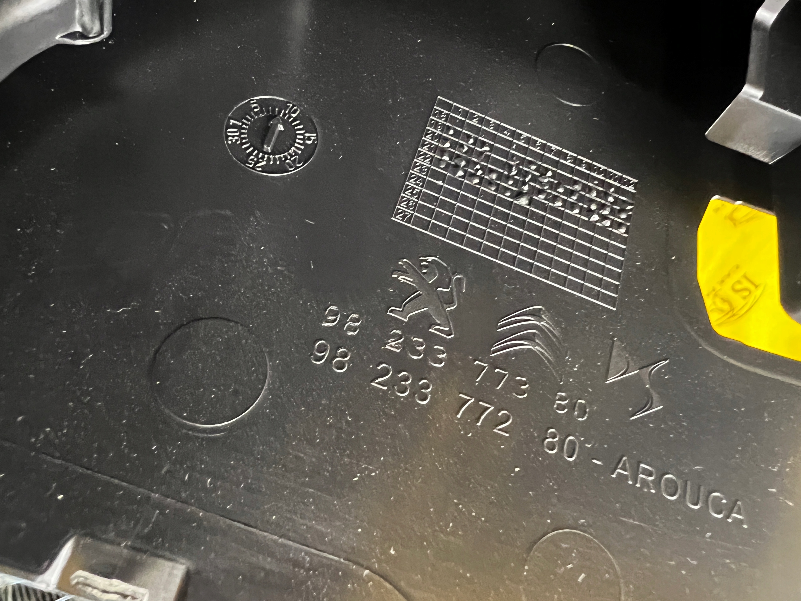 TUNEL ŚRODKOWY PODŁOKIETNIK PEUGEOT 2008 II