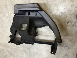 TAPICERKA BOCZEK BAGAŻNIKA TYŁ PRAWY PRAWA TOYOTA AURIS II HB