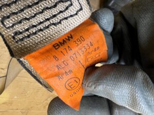 PAS BEZPIECZEŃSTWA TYŁ TYLNY BEŻ BMW 7 E38